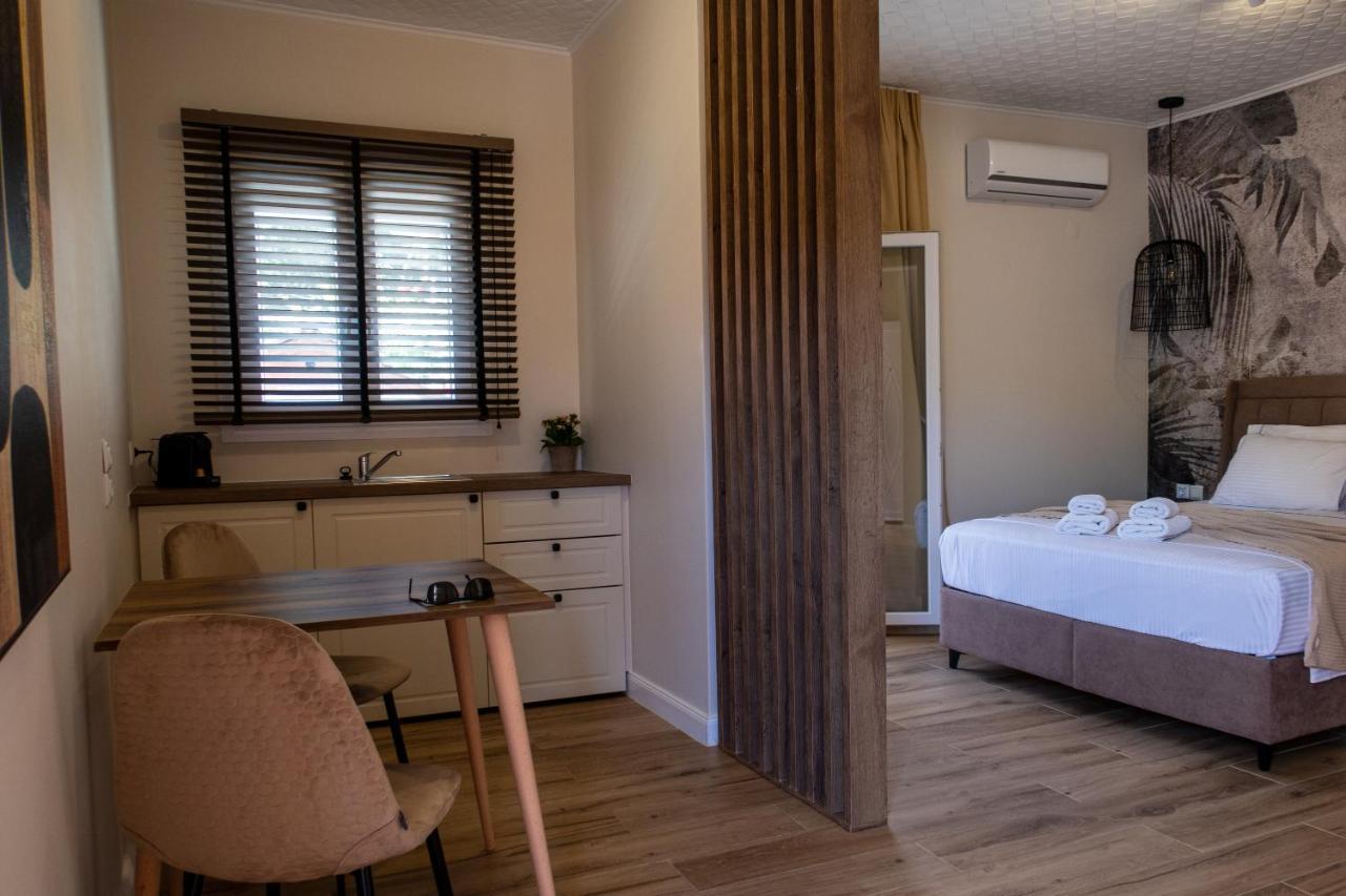 Cristina Apartments Гайос Екстериор снимка