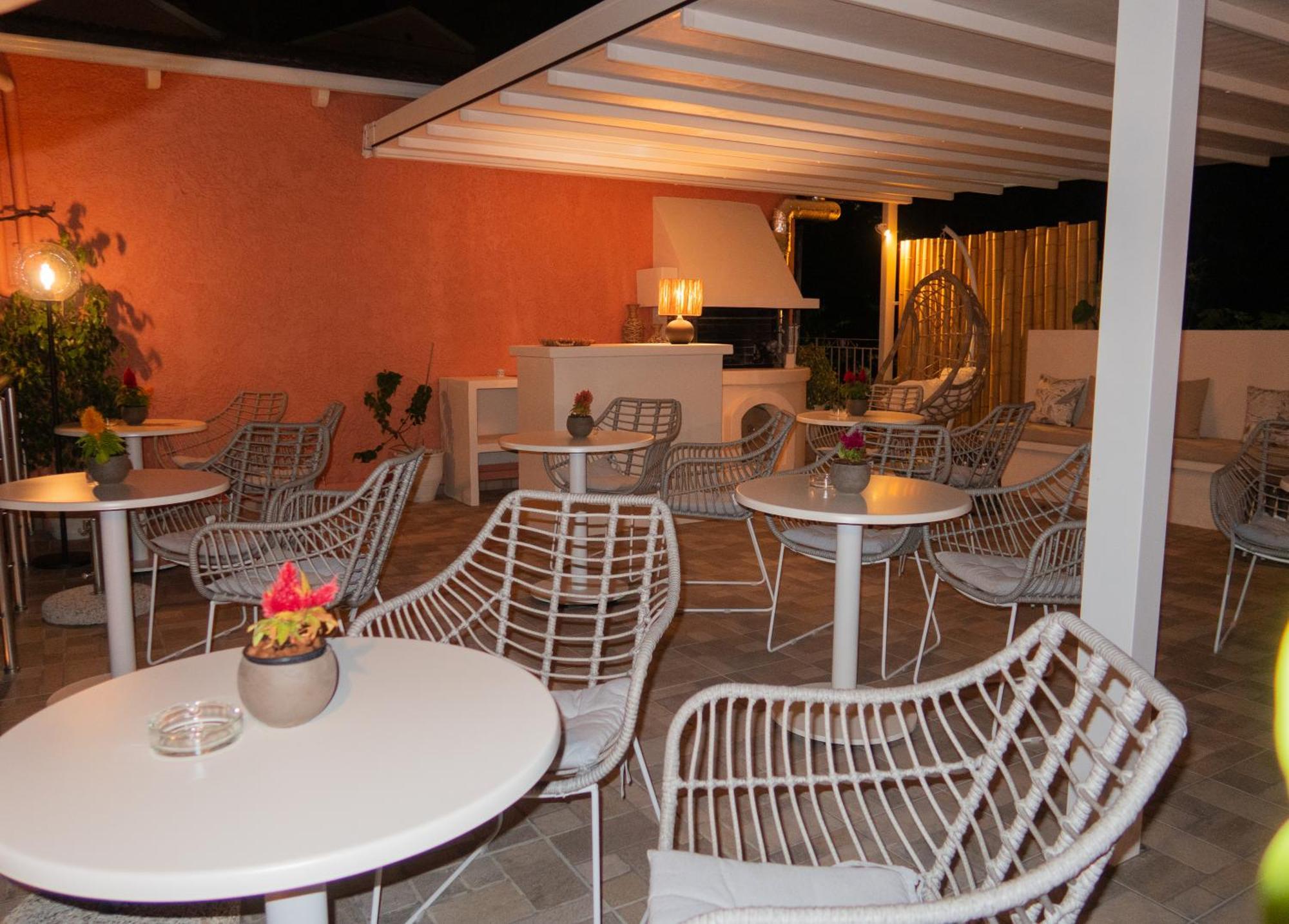 Cristina Apartments Гайос Екстериор снимка