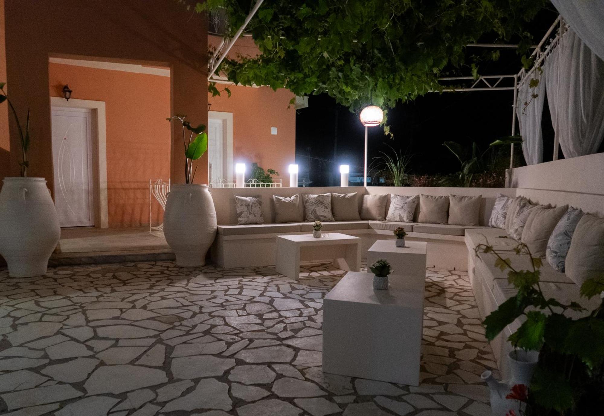 Cristina Apartments Гайос Екстериор снимка